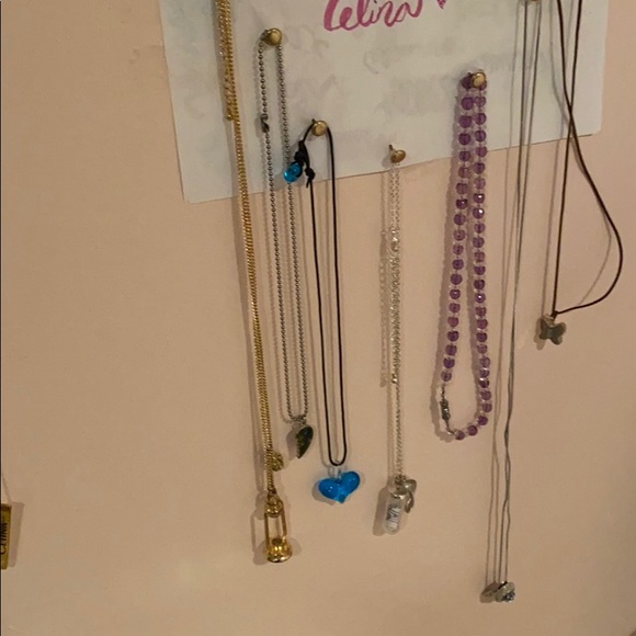 4 tops and 1 necklace mystery bundle - Picture 5 of 5